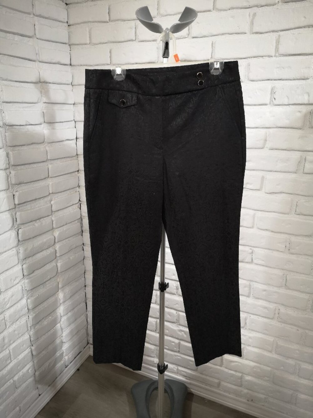 NWT White House Black Market Ladies Size 8R Black Jacquard Print Ankle Pants